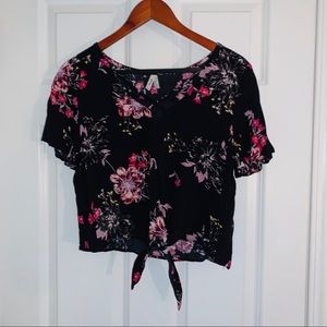🌟Floral Cutout & Tie Top